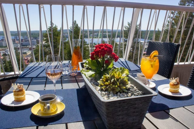 Vesilinnassa viihdyt niin ruoan kuin kahvittelunkin merkeissä.