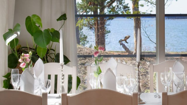 Nybergs Varpetin ruoka ja maisemat hurmaavat!