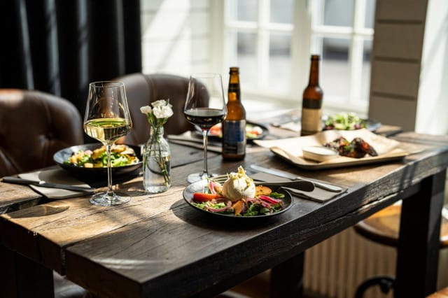 Tenlenin terassi kutsuu nauttimaan!