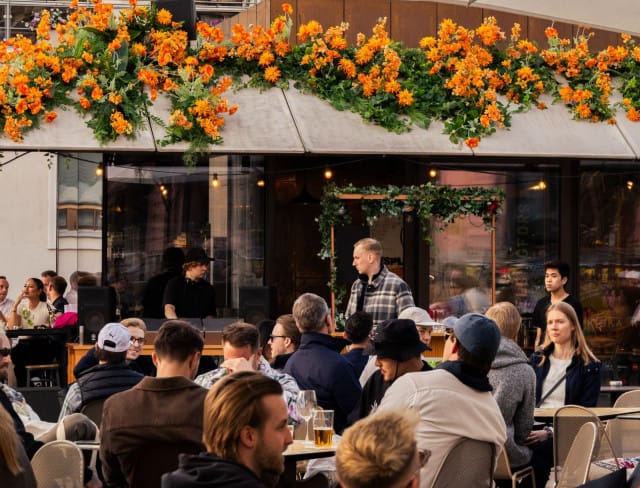 Kiskalla viihdytään kesä auringon alla.