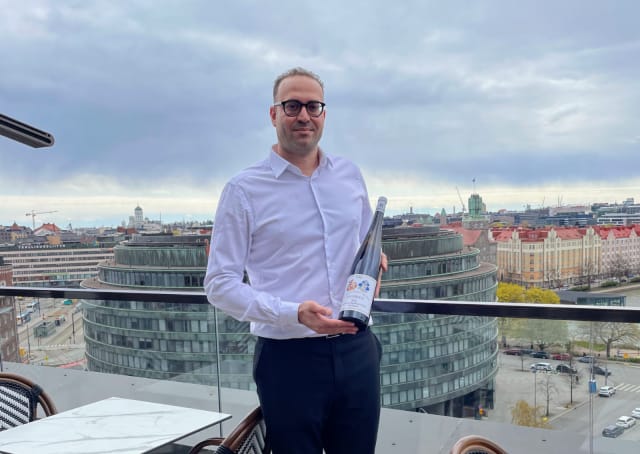 Jos sää sallii, Rieslingejä pääsee nautiskelemaan myös kattoterassilla.