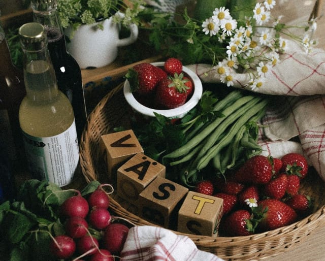 Väst on skandinaavista keittiötä mukaileva, puhtaisiin makuihin vannova ruokaravintola.