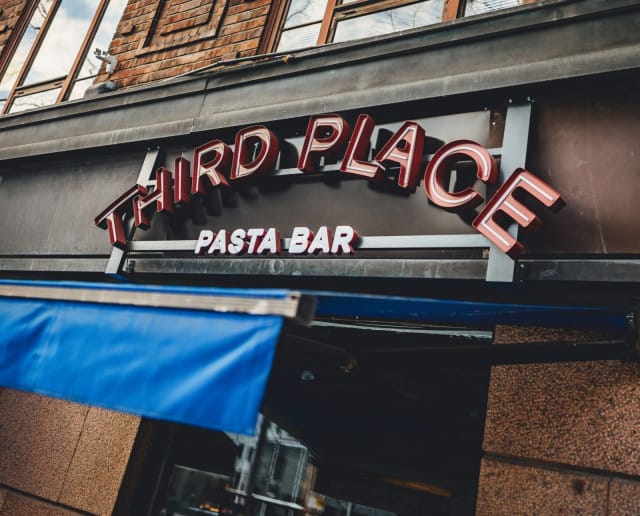 Third Placea ei tulla näkemään muualla kuin Arkadiankadulla.