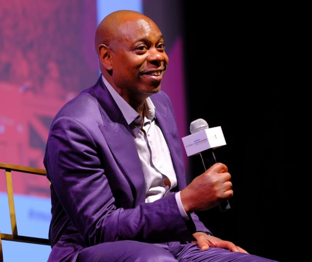 Dave Chappelle Martha’s Vineyardin afroamerikkalaisen elokuvafestivaalin ensi-illassa, jossa esitettiin dokumentti “Dave Chappelle In Real Life” aiemmin tänä vuonna.