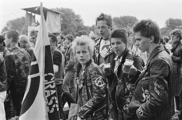 Punkkareita Haagissa keikalla vuonna 1981. Kuva lisätty estetiikan vuoksi, koska DDR:n nuorisosta on hirveän vähän kuvia käytettävissä.