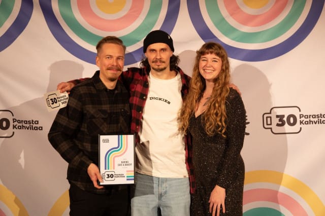 Kahiwan yrittäjät Joonas Reinikainen, Joonas Markkanen ja Kimia Bergeson.