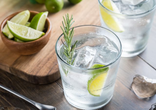 Gin & tonic on klassikkodrinkki, jota moni luulee osaavansa tehdä unissaan. Mutta asiantuntijan mukaan suurin osa valmistaa sen väärin.