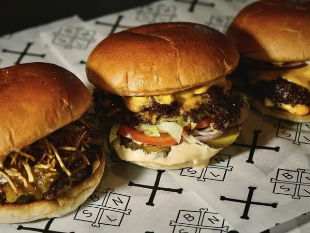 Bonellessin burgerit toimivat vaativampaankin makuun.