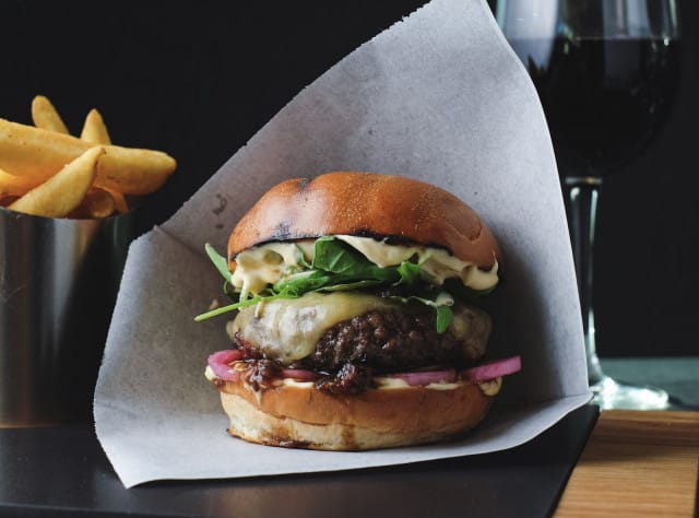 Dry Aged -burgeri lähtee vatsaasi kampanjan aikana erinomaiseen hintaan.