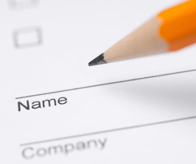 Mitenhän tuo ukko täyttelee lomakkeita