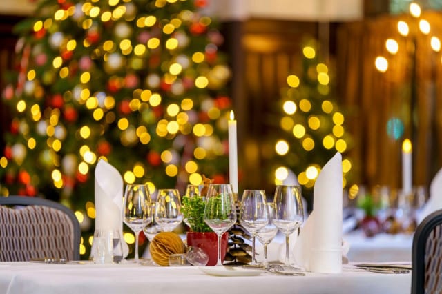 Jouluaattona Hansa Café Bar & Brasserie kutsuu nauttimaan kolmen ruokalajin jouluaaton illallismenusta.