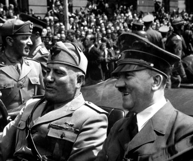 Hitler ja Mussolini.