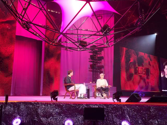 Lovablen growth designer Felix Haas ja Ouran Miklu Silvanto pohtivat Slushissa designin merkitystä. Mikään teknologia ei muuta huonoa tarinaa hyväksi. Siksi tarina ja design on oltava mukana alusta lähtien.