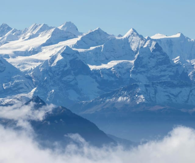 Alppien lumituiskuissa jodlailtiin varoituksia.