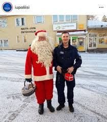 "Se on muuten jännä juttu - aina kun jompi kumpi näistä ilmestyy pihaan, niin faijaa ei näy missään"