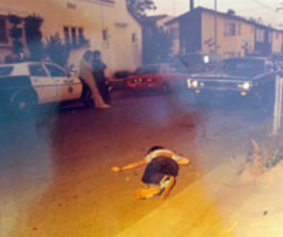 Kuva rikospaikalta Yhdysvaltojen Long Beachin kadulta vuodelta 1978. 