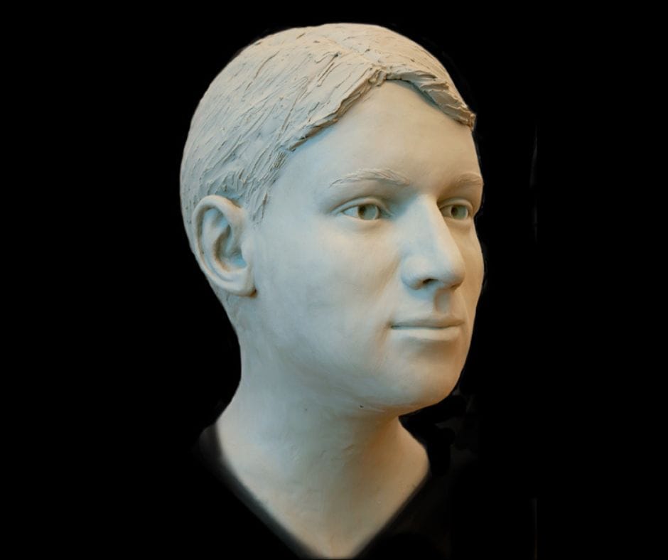 FBIn julkaisema kuva rintakuvasta, joka esittää tunnistamatonta vainajaa. 