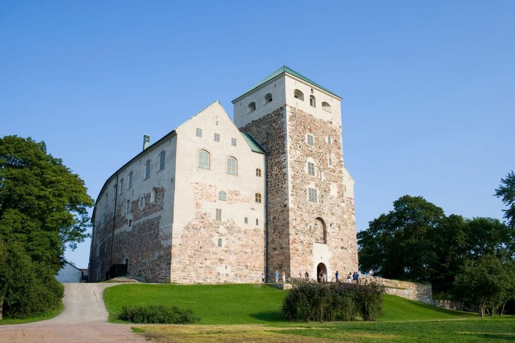 Turun linna on yksi Suomen vanhimmista rakennuksista ja kaupungin tunnetuimpia maamerkkejä. 