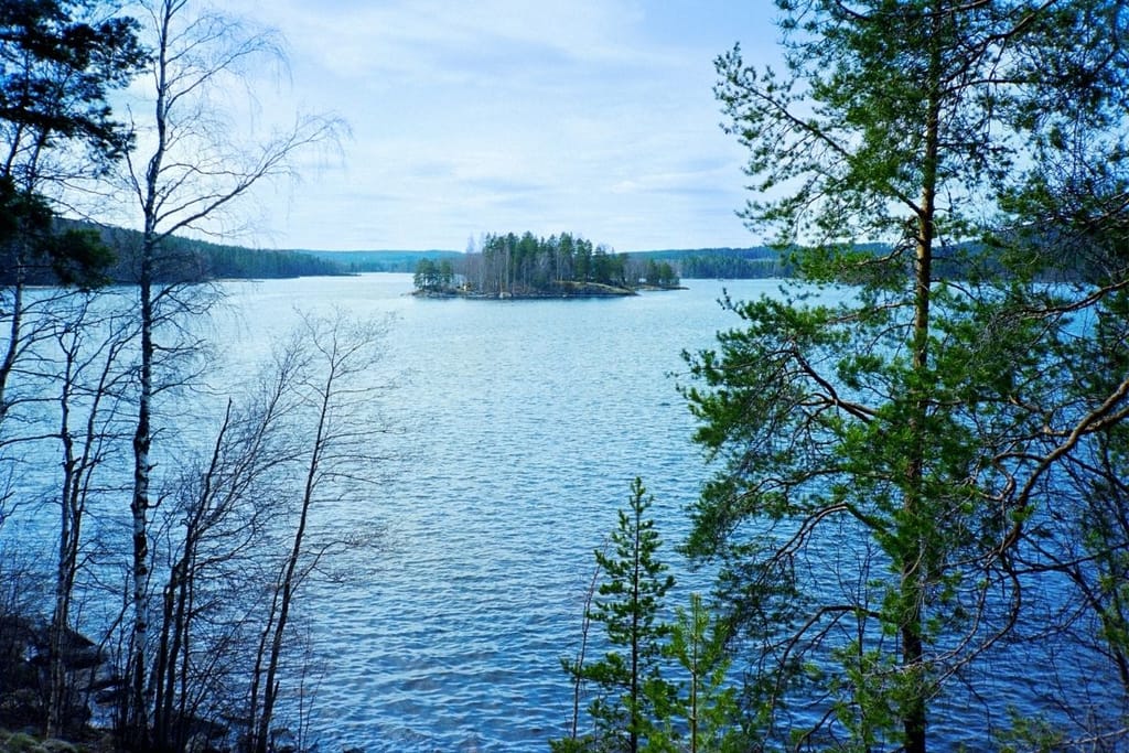 Suomalainen järvimaisema.