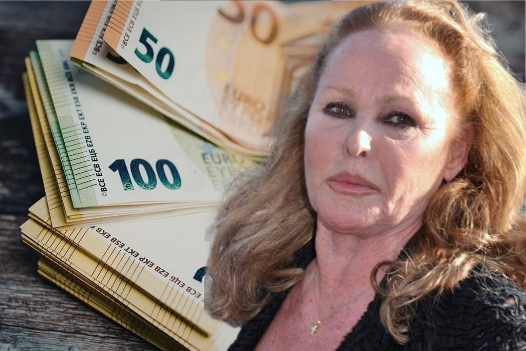 Ursula Andress ja euroseteleitä – Bond-tähti joutui 20 miljoonan euron huijauksen uhriksi