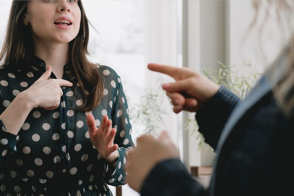 ystävyyssuhde riita syyttely keskustelu konflikti ihmissuhde ongelmat