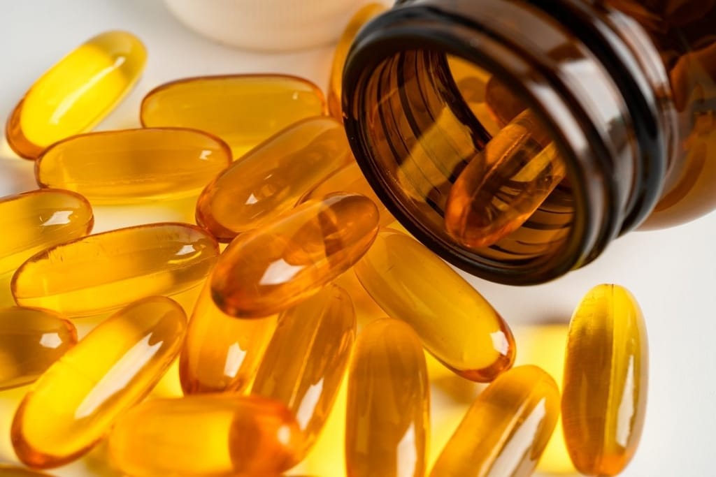 Kalaöljykapseleita purkista kaadettuna – omega-3 EPA vaikutus aivoihin tutkimus