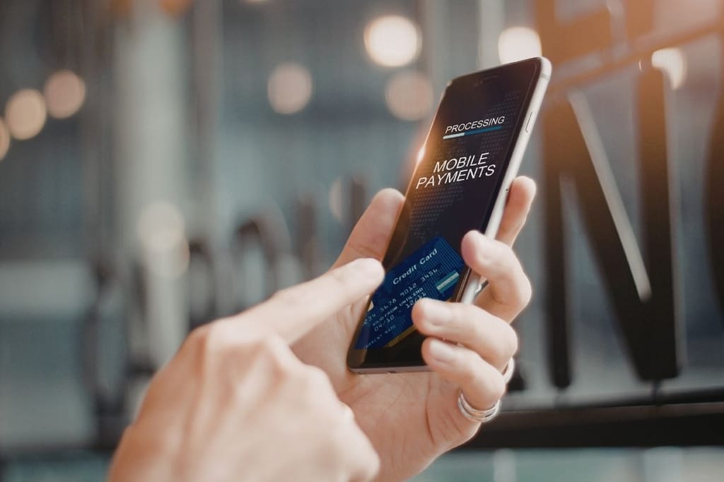 Puhelimen käyttö arjessa – älylaitteiden jatkuva käyttö lisää fyysistä kuormitusta