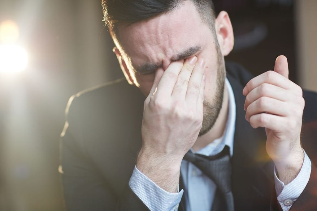stressaantunut isä väsymys perhearki paine tutkimus vanhemmuus onnellisuus
