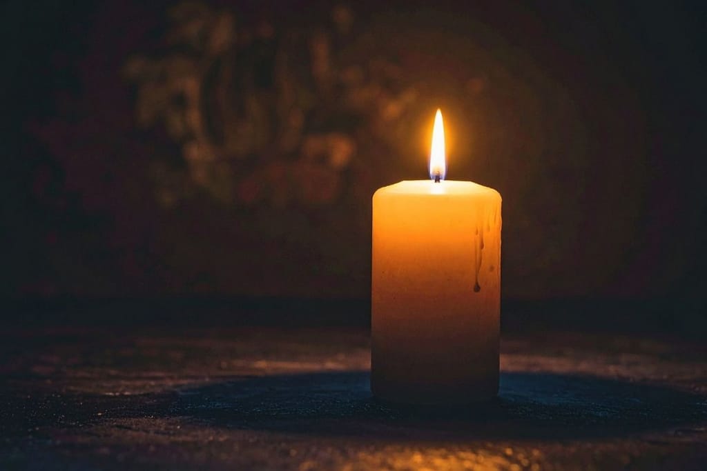 alava kynttilä muistona menehtyneelle koiranpennulle Soukassa