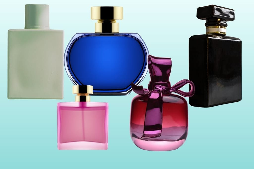 eri hajuvesipulloja kokoelma parfyymin trendit pienet pullot tuoksuvaatekaappi
