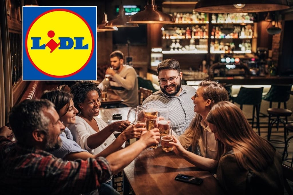 Ihmiset viettävät iltaa pubissa – Lidl avaa oman baarin Belfastin Dundonaldiin
