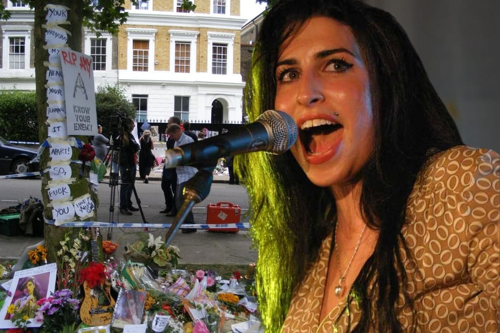 Amy Winehouse muistopaikka Lontoossa ja laulaja lavalla – fanit jättivät kukkia ja viestejä kuoleman jälkeen