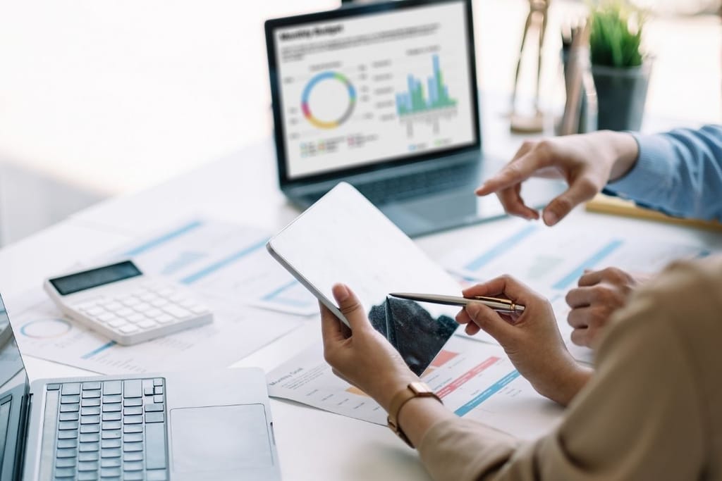 chatgpt työssä tehokkuus analytiikka työpöytä tekoäly työkalut