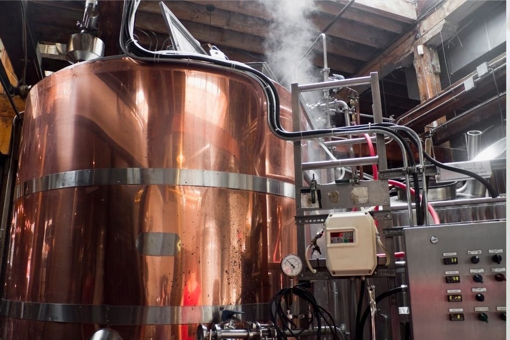 tislaamon laitteisto kuparipannu suomalainen tislaamo tuotanto