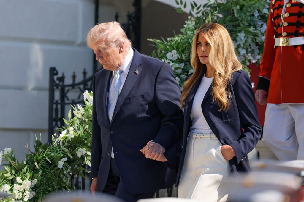 Donald ja Melania Trump White Housen Easter Egg Roll -tapahtumassa Washingtonissa – Melanian viileä blondi hiustyyli herättää keskustelua “MAGA-blondi” -trendistä