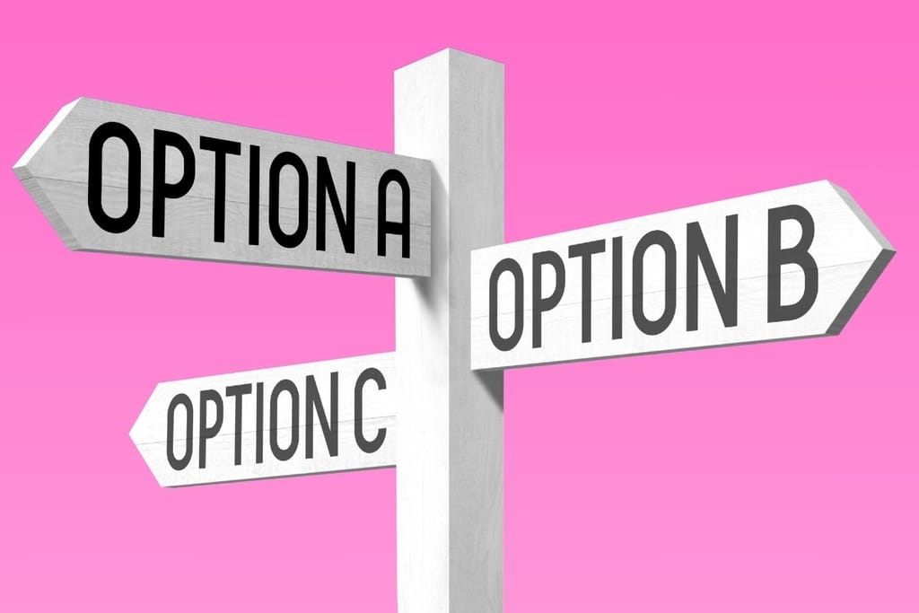 useita valintoja näyttävä tienviitta option A B C päätöksenteon vaikeus elämässä