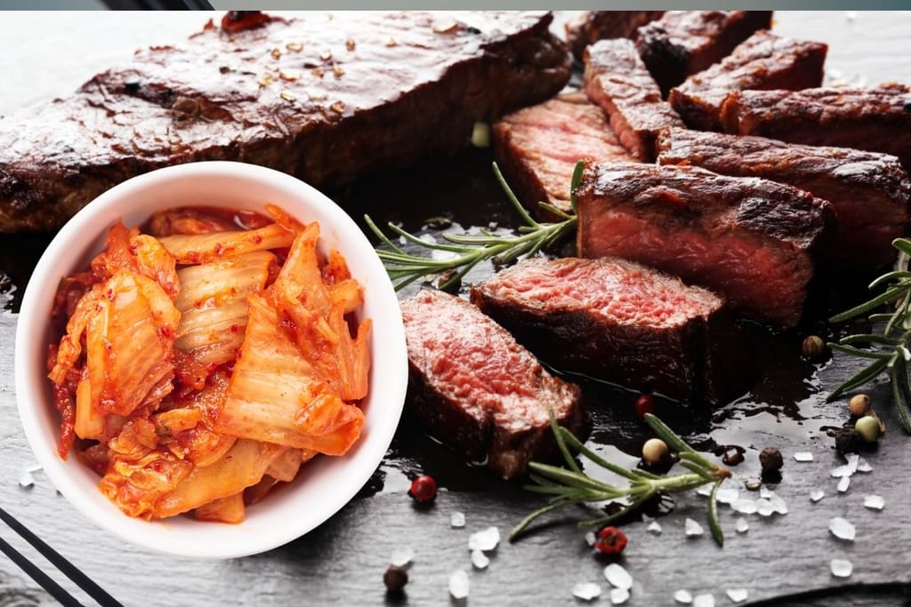Kimchi ja grillipihvi – korealainen fermentoitu kaali pihvin lisukkeena
