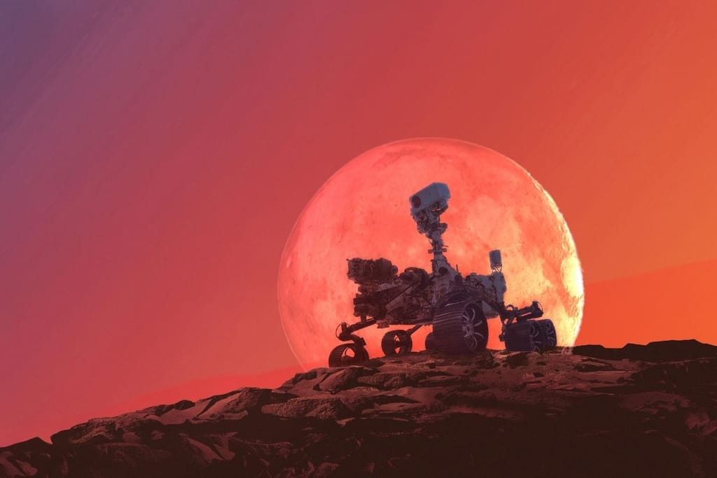 Punainen kallioinen Mars-maasto auringonlaskuvalossa