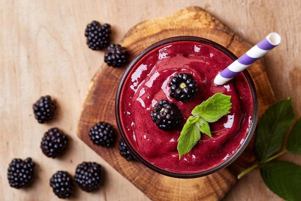 Marjaista smoothie sisältää paljon sokeria.