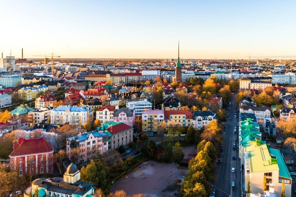 Ilmakuva Helsingistä havainnollistaa Suomen asuntomarkkinoiden kehitystä ja asuntojen hintojen muutoksia.