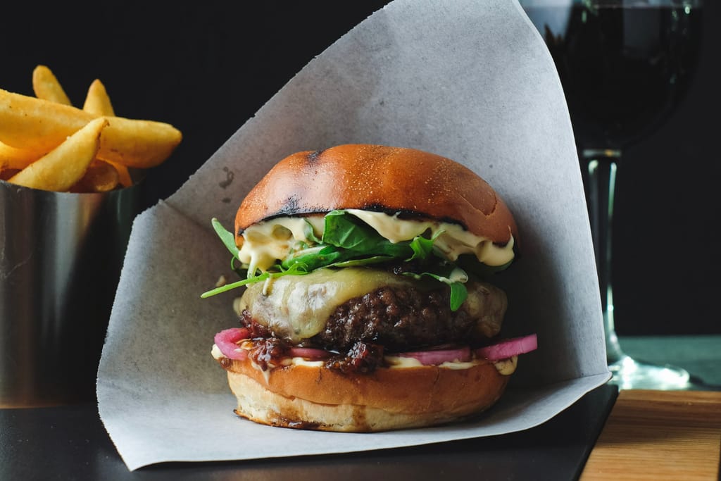 Burgers & Wine -ravintolan SYÖ!-tarjous.
