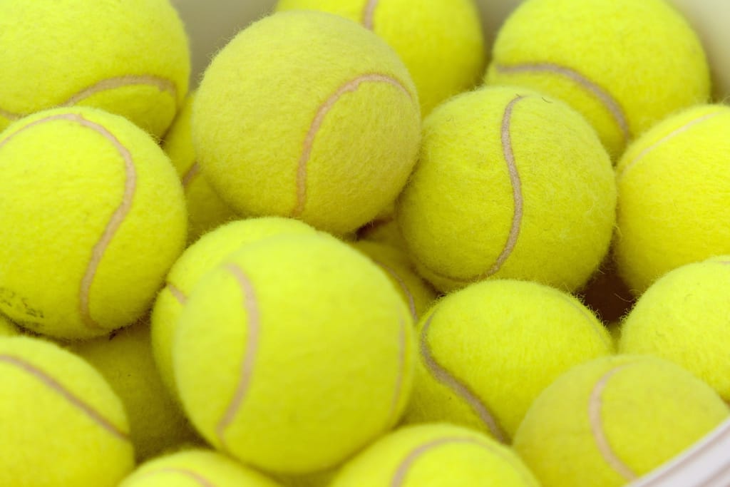 Tennispalloja kasassa.
