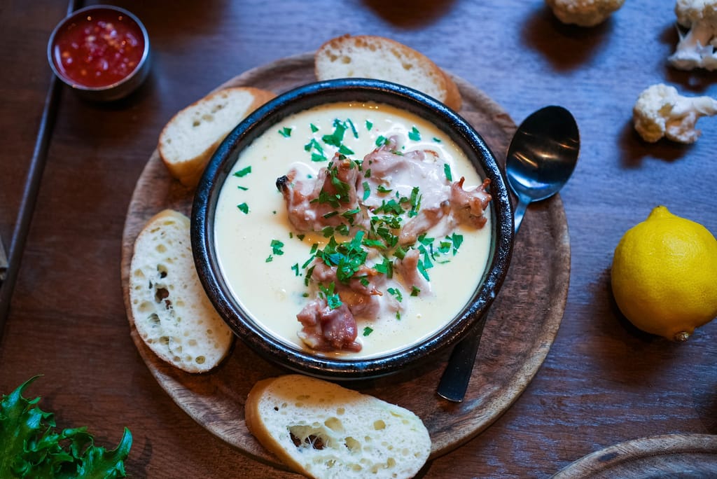 Shkhmeruli-annos ravintola Rionissa.