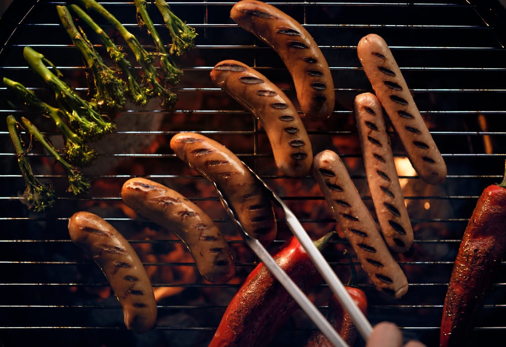 Makkaroita ja parsaa grillissä.