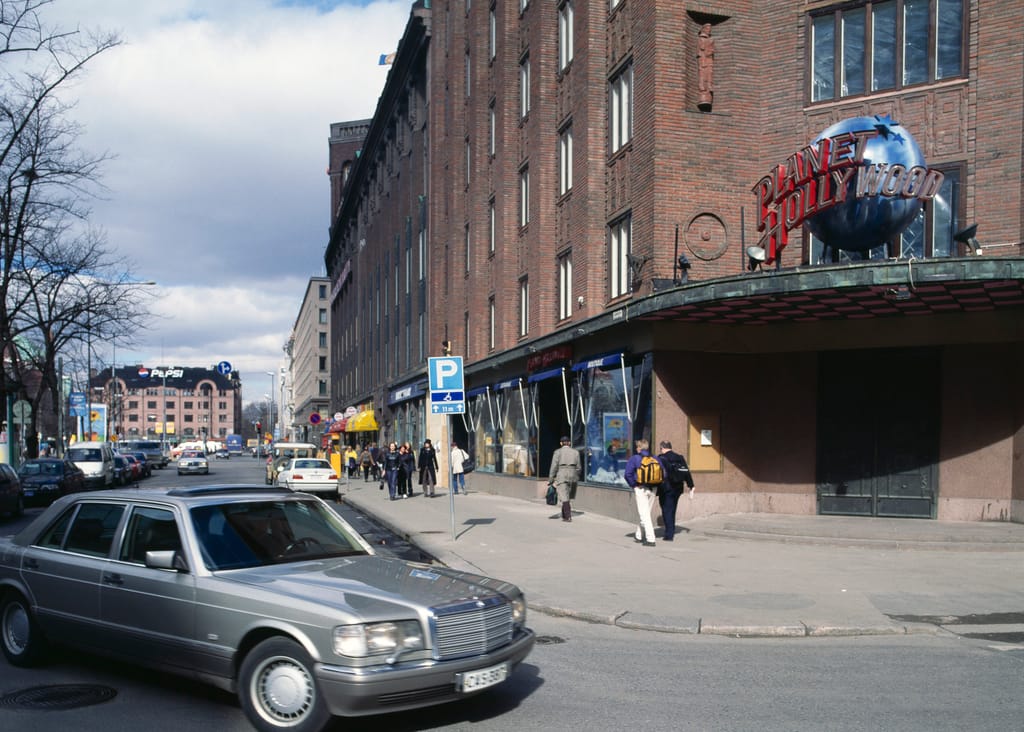Planet Hollywood -yökerho sijaitsi Helsingin keksustassa Mikonkadulla.