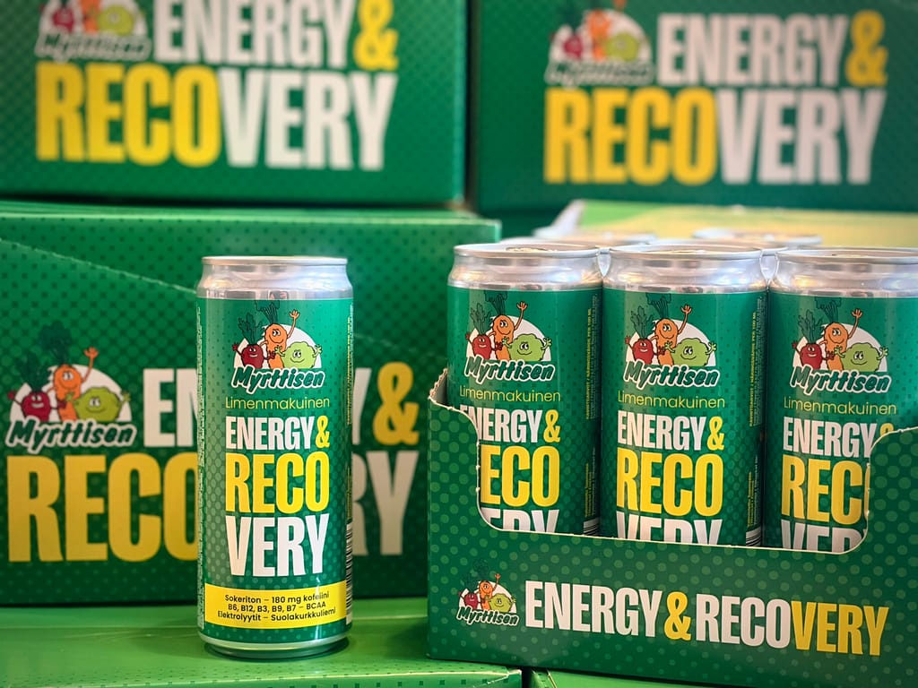 Myrttisen Energy & Recovery -energiajuomia rivissä ja paketissa.