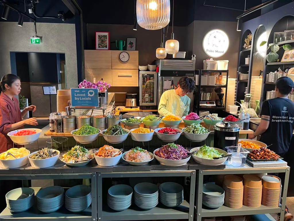 Poke Mood Arabian buffetpöytä.