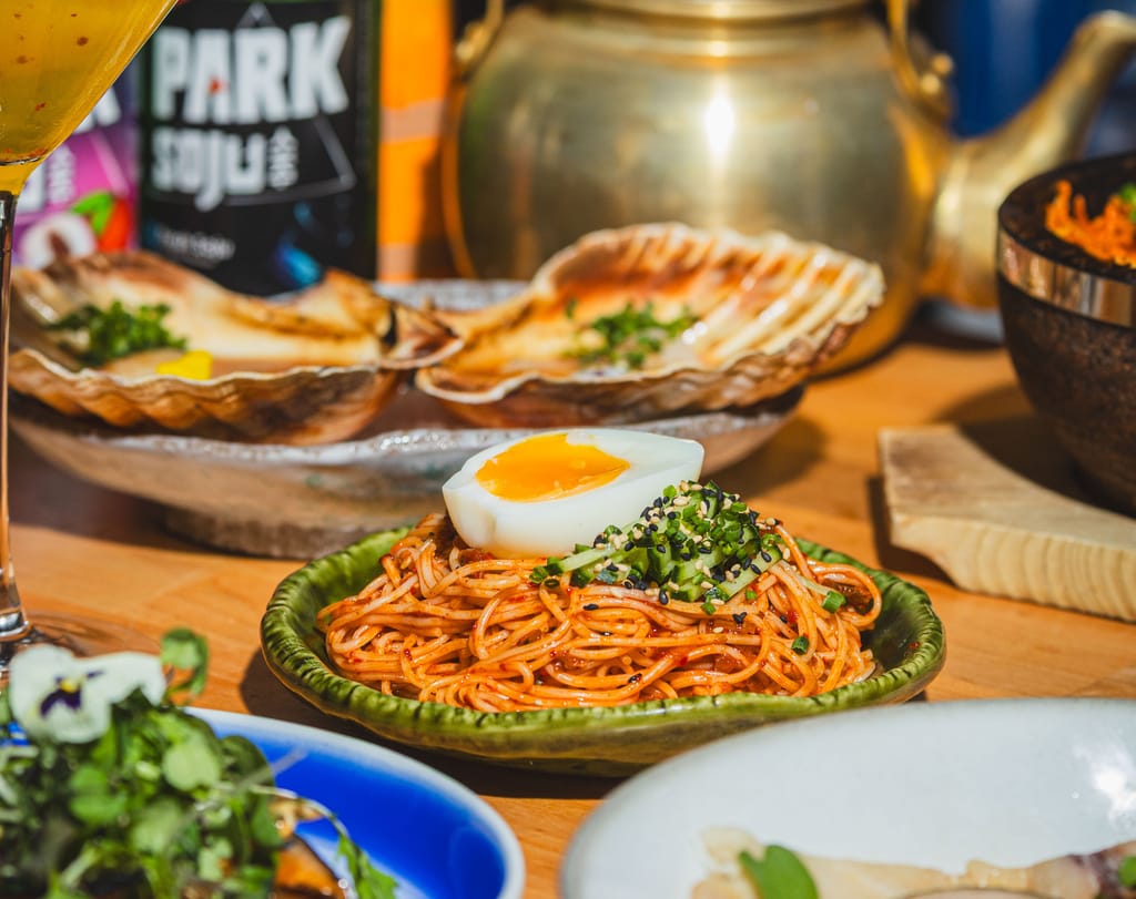 Ravintola Pocha Helsinki nuudeliannos missä kananmuna päällä.