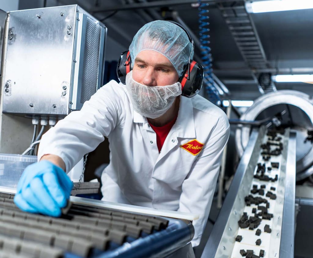 Halvan lakritsitehdas sijaitsee Pitäjänmäellä Helsingissä. Tuotantoa ollaan lisäämässä tulevaisuudessa.