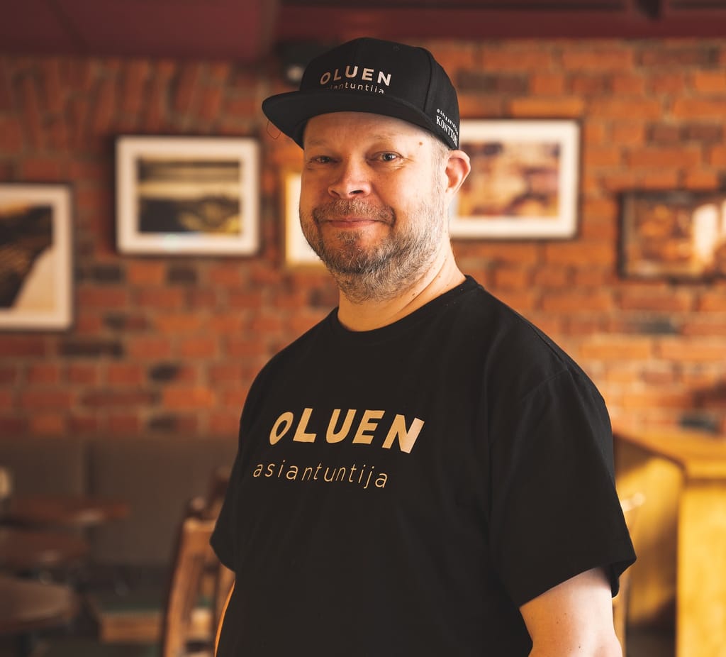 Antti Hannula, Olutravintola Konttorin toimitusjohtaja ja ravintolan henkilökunta haluavat hemmotella oluen ystäviä laajalla valikoimalla